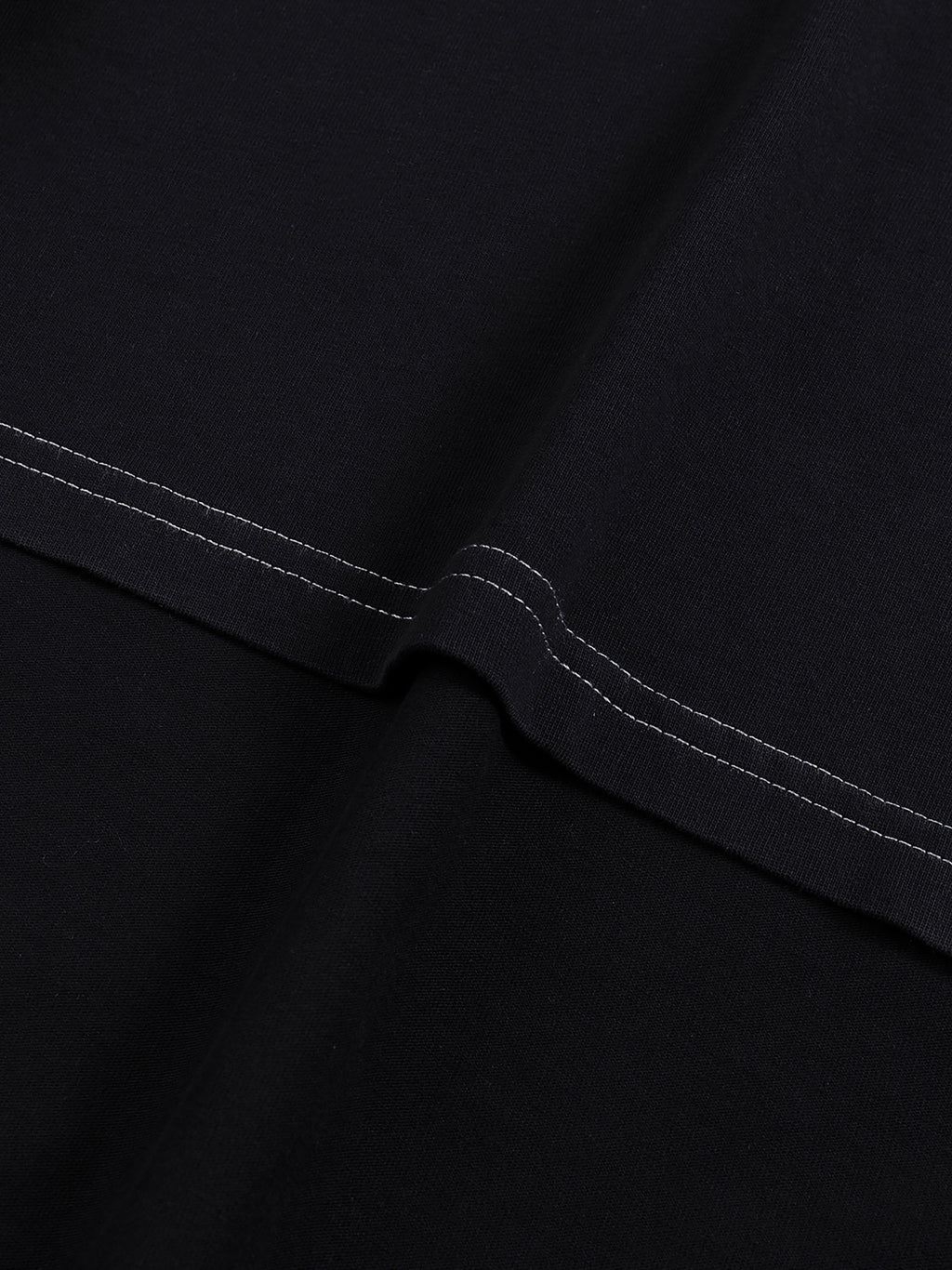 CONTRAST STITCH TEE